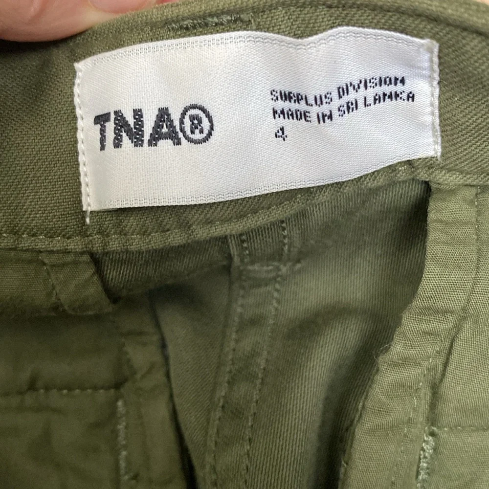Aritzia TNA Women’s Supply Cargo Pant Size 4 Olive Green spotless new condition